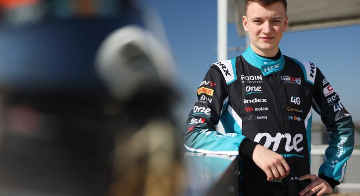 Magyar tehetség a brit formaautók között: Molnár Martin a GB3 mezőnyében folytatja karrierjét