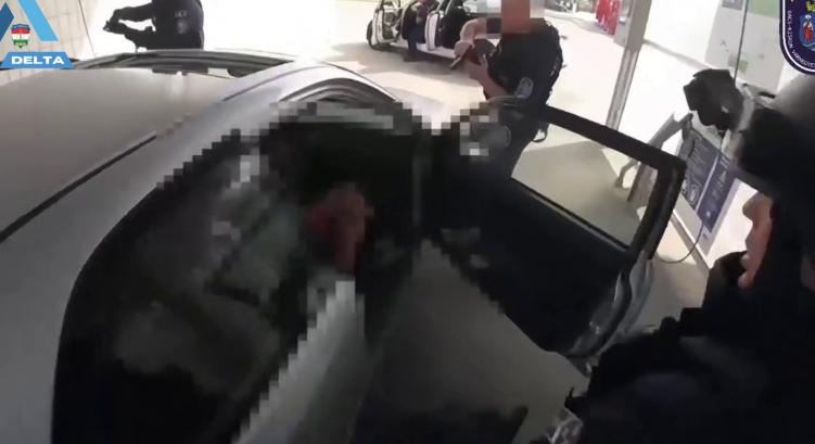 Pisztollyal fenyegetőzött az autós, elszabadult az indulat a Hungária körúton