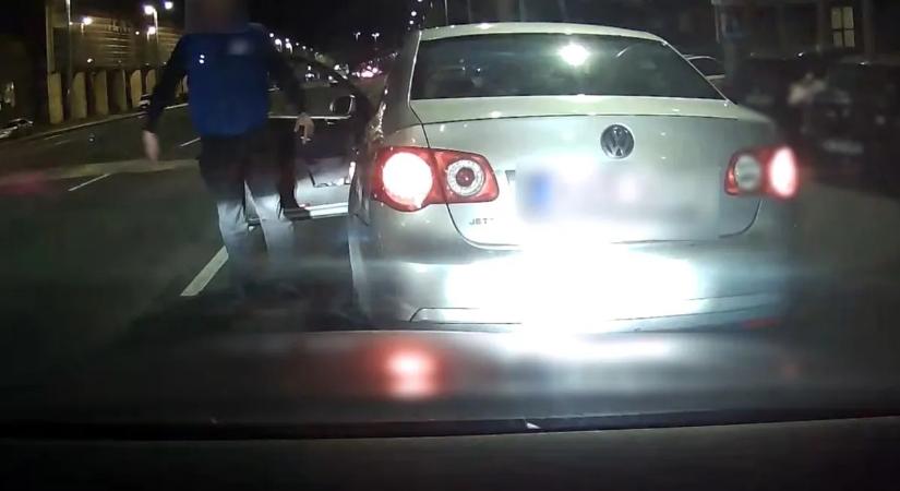 „Szájba lőlek, b***d meg” – elszabadultak az indulatok a Hungária körúton