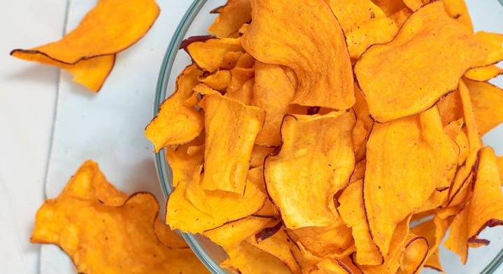Fűszeres édesburgonyachips: egészséges, házi ropogtatnivaló