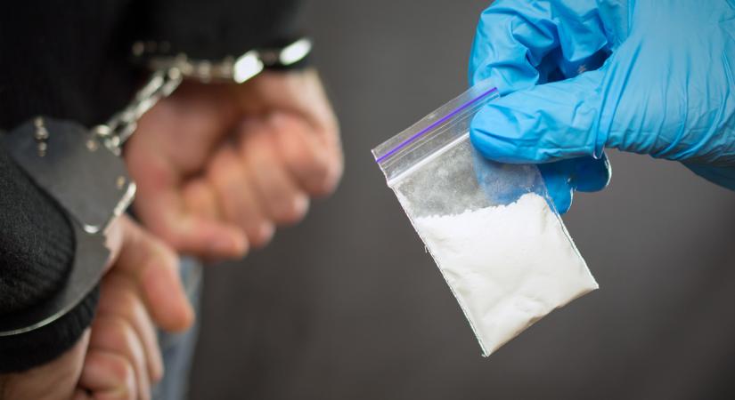 Gyerekeikkel közösen terjesztették a drogot a szülők