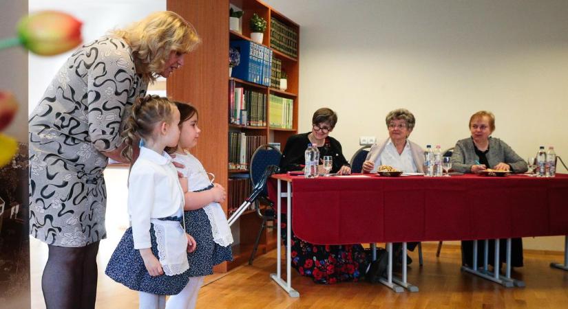 Dalolva telt a péntek – a 12. Békefi Antal Népdaléneklési Versenyen jártunk