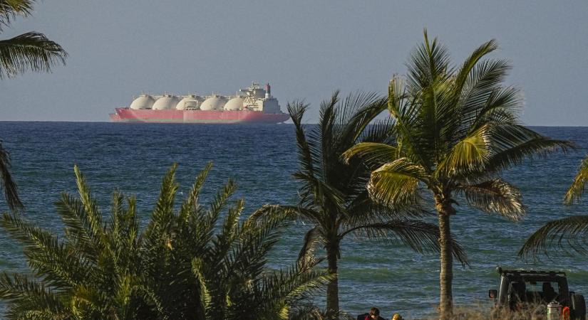 Ismét lezárta Irán a Hormuzi-szorost