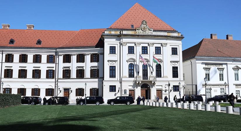 Kaszinó és tekepálya is működött már a Karmelitában – a kolostor évszázados változásai