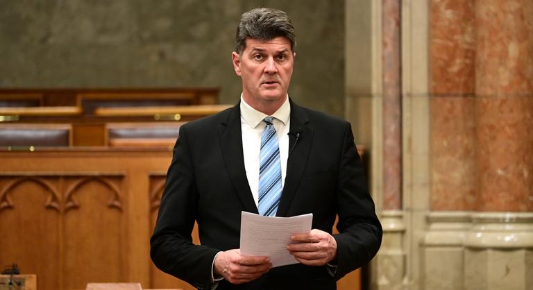 Újabb fideszes képviselő búcsúzott el a politikától