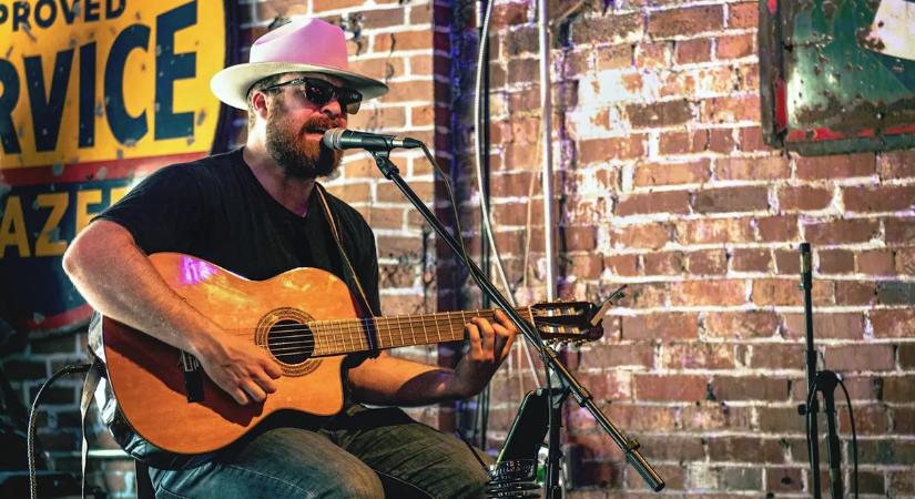 Nem létező énekesnő került a zenei toplista élére