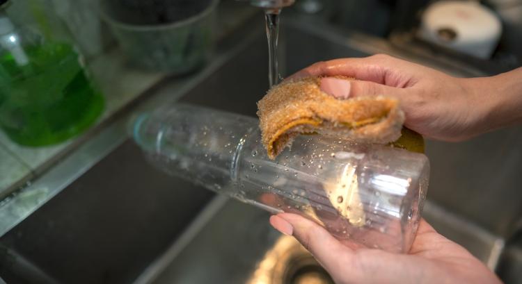 Ha kiürült, semmivé lesz ez a növényi eredetű italos palack