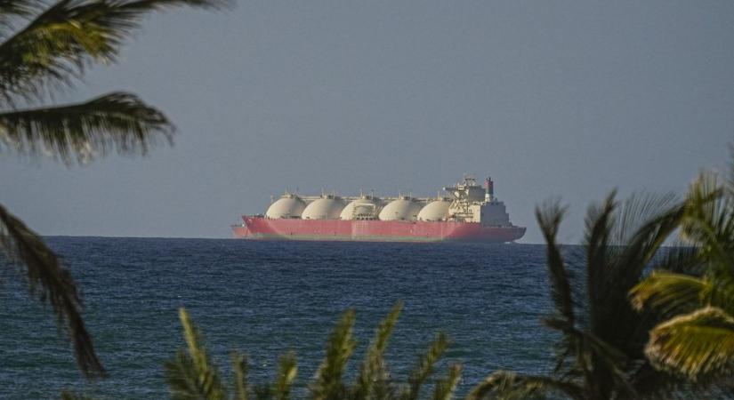 Fordulat a Közel-Keleten: Irán ismét lezárta a Hormuzi-szorost