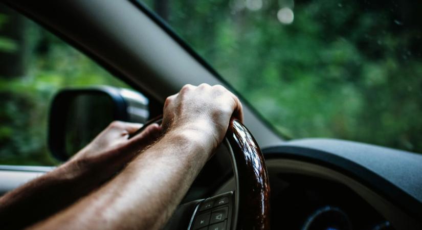 Újra az iskolapadba? Mindenkit átképeznének, aki nem tud takarékosan vezetni