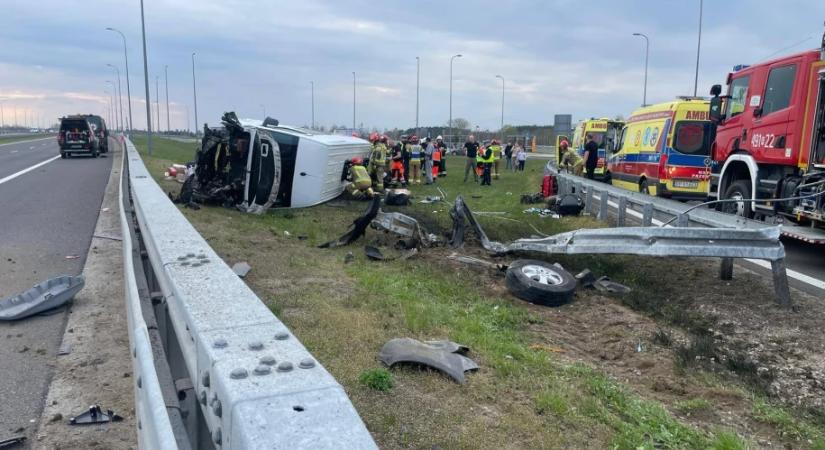 Lengyelországban felborult egy ukránokat szállító kisbusz, többen megsérültek