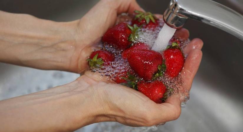 Tovább frissek maradnak a gyümölcsök, ha így tisztítod meg őket