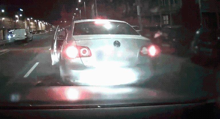 „Kiveszem a pisztolyom, oszt szájba lőlek” – Őrjöngve fenyegetőzött a büntetőfékezős autós Budapesten