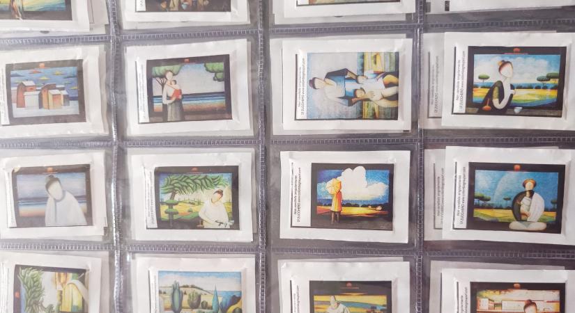 Kávécukrokból nyílt kiállítás