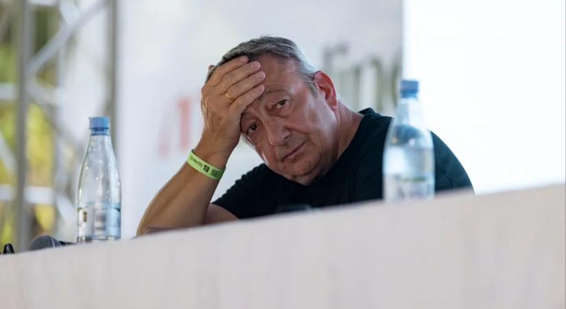 Bayer: Azoknak nincs mit mondani, akik tapsolnak, ha valaki a fejükre akarja rakni a heréit