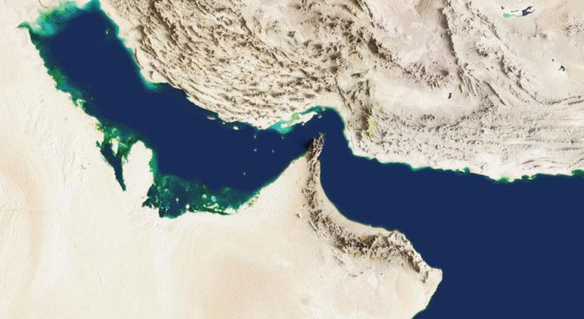 Tankerhajót érhetett lövés a Hormuzi-szorosban
