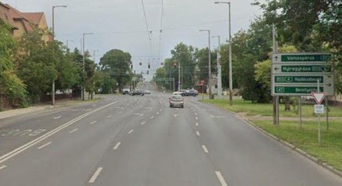 Karambol a forgalmas debreceni utcában