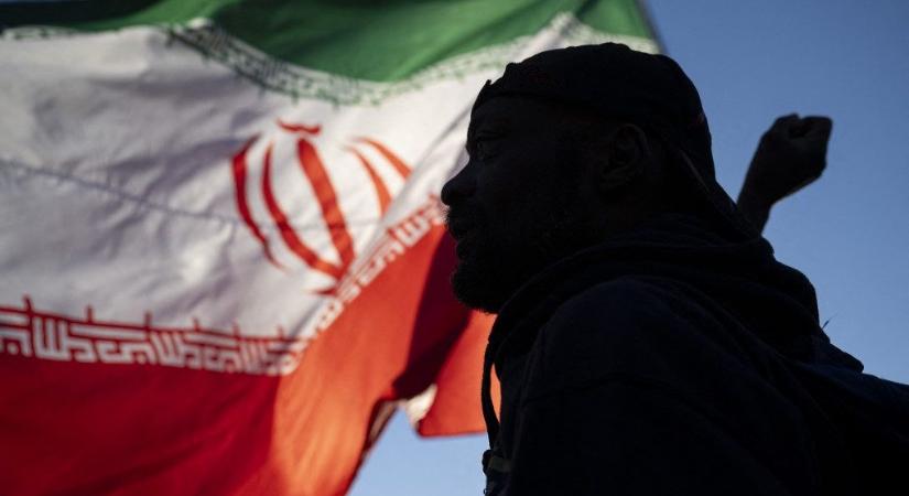 Tüzet nyitottak több hajóra a Hormuzi-szorosban