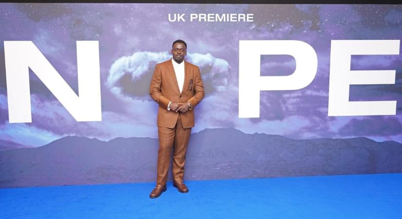 Ez a különös sci-fi most meghódította a világot online