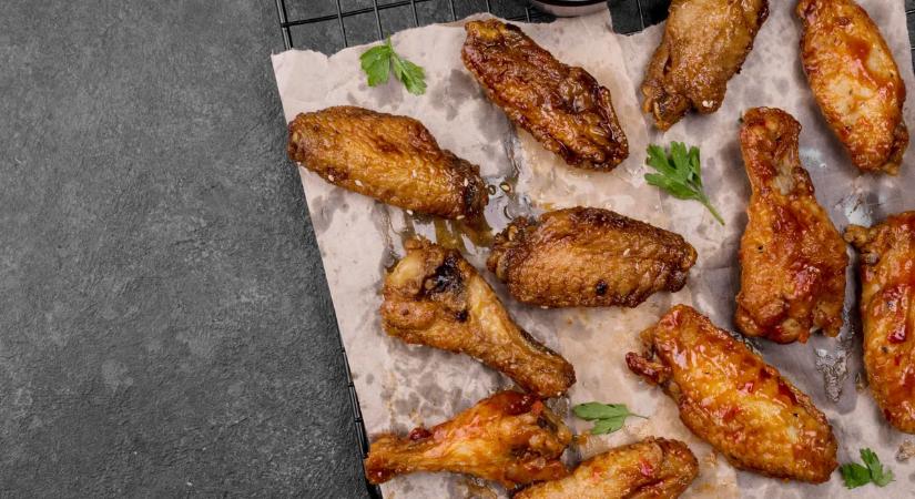 Felrobban a TikTok: ettől lesz brutál ropogós a csirkeszárny!