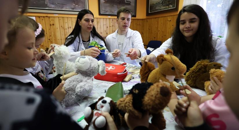 Műtöttek és gyógyítottak a kelebiai óvodások  fotók, videó