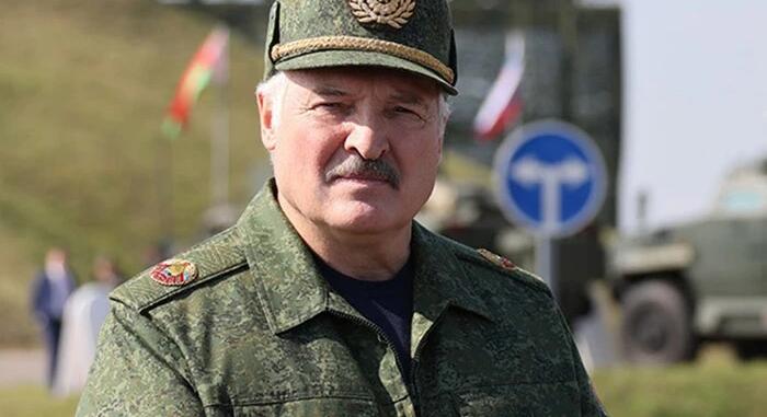 Lukasenka rendeletet írt alá a tartalékos tisztek behívásáról
