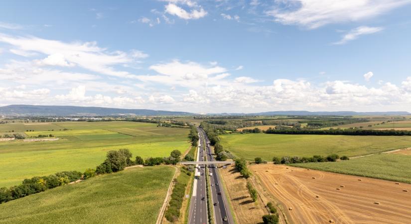 Teljes útzárat rendeltek el az M1-es autópályán