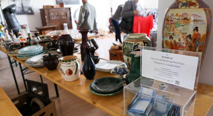 Jótékonysági raktárvásárt rendeztek Miskolcon