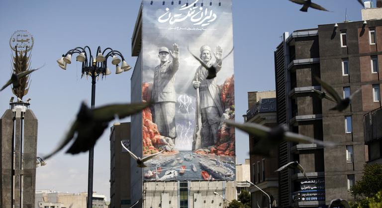 A Hormuzi-szoros lezárása után máris tűz alá vették az áthaladó hajókat