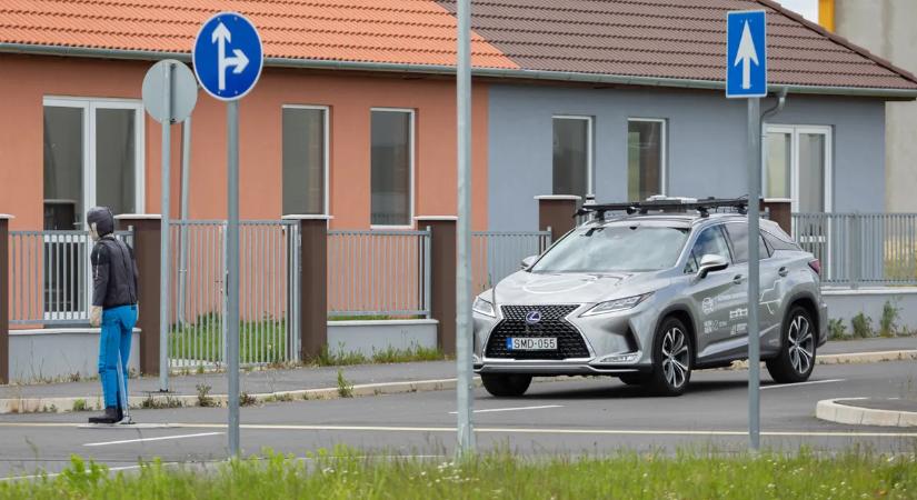 Azon dolgoznak a magyar kutatók, hogy az autók megsejtsék a veszélyhelyzeteket