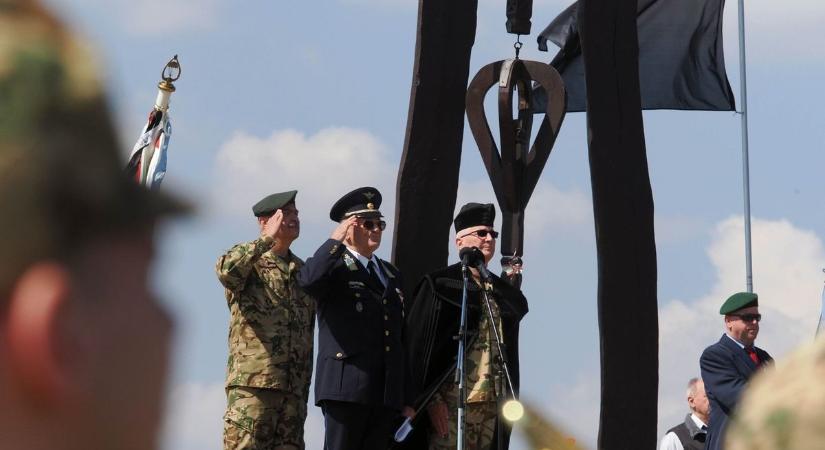 Beteljesületlen álmok: az 1941-es ejtőernyős-tragédia emlékezete (galéria)