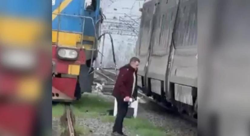 Mozdony és Intercity szerelvény ütközött össze Vinnica megyében, a vonaton 600 utas volt, de sérülés nem történt