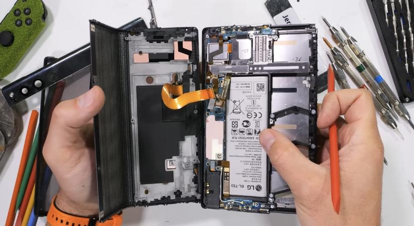 Szétkapták az LG soha meg nem jelent feltekerhető telefonját – meglepő, mit találtak benne