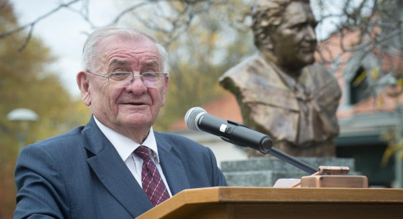 Újra Lezsák Sándor lett a Nemzeti Fórum elnöke