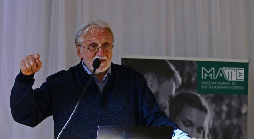 Kitüntették a fél évszázada oktató gyöngyösi professzort