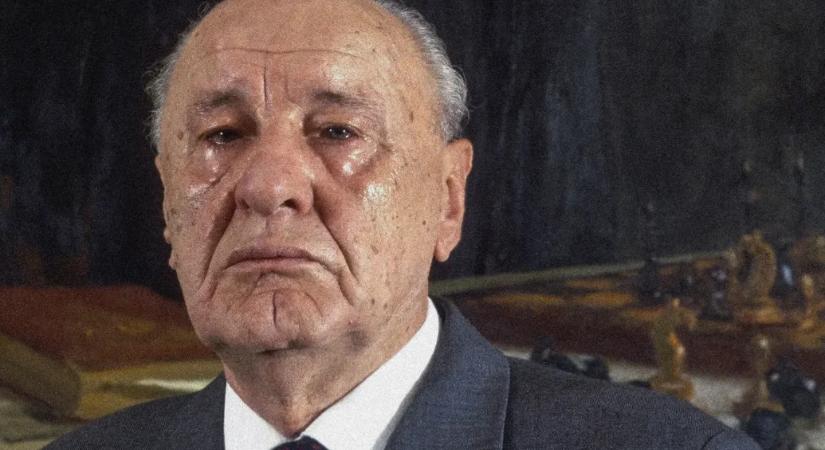 A könnyes szemű Kádár János, a Nobel-békedíjas villanyszerelő, a szív pápája meg a többiek