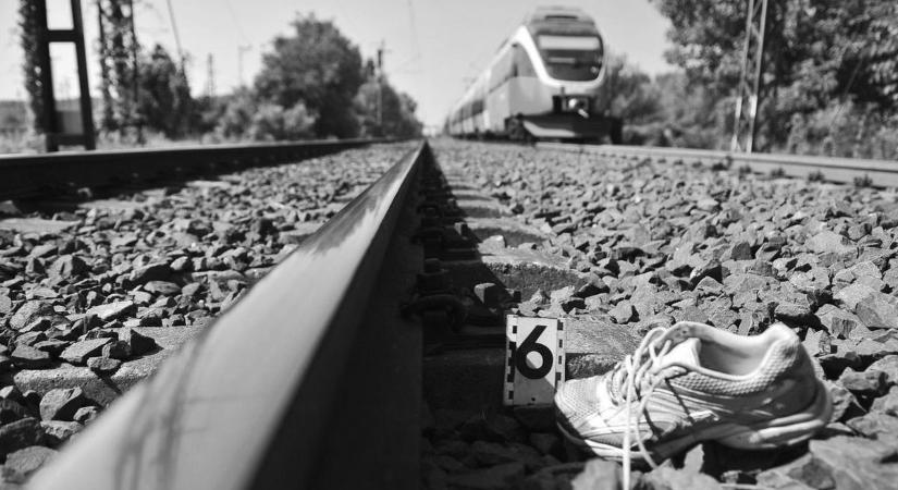 Feketébe borult a térség: Halál a síneken és fosztogatás