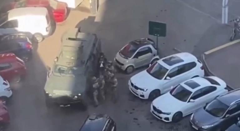 Ismeretlen személy nyitott gépkarabélyból tüzet emberekre Kijevben, többen meghaltak és megsebesültek