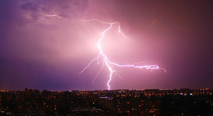 Zivatarok érkezhetnek a hidegfronttal, kiadták a figyelmeztetést