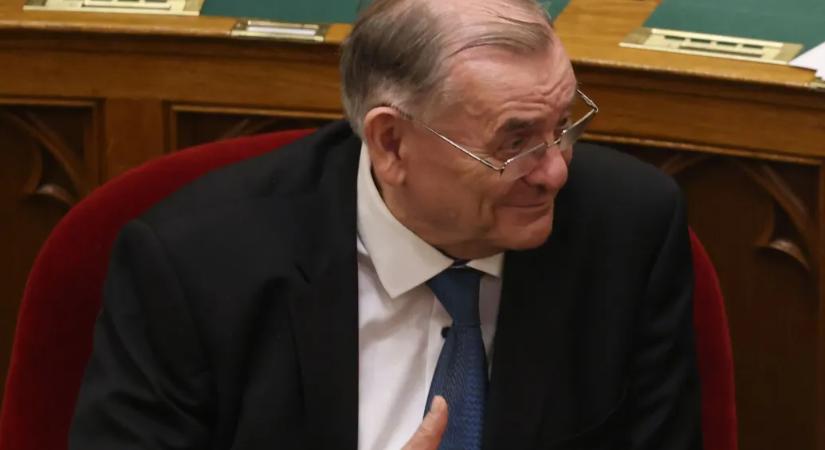 Lezsák Sándort újraválasztották a Nemzeti Fórum elnökének