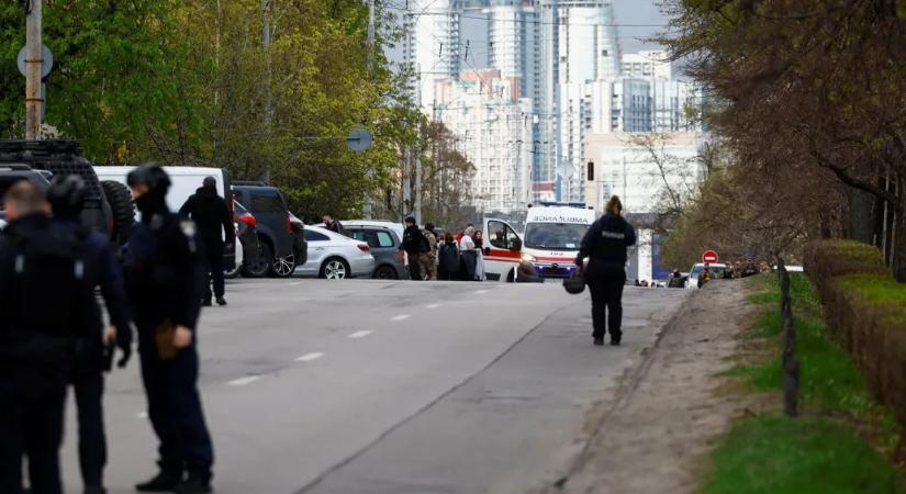 Túszejtés zajlik Kijevben, legalább egy ember meghalt