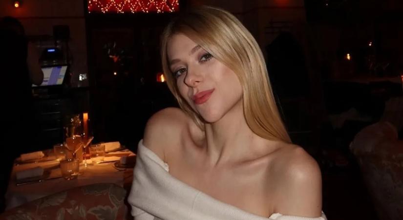 Tűzijáték és bikinis álom: Schumacher Vanda Hawaiin engedi el a mindennapokat