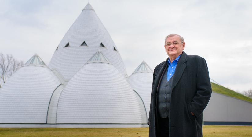 Újraválasztották Lezsák Sándort a Nemzeti Fórum elnökének