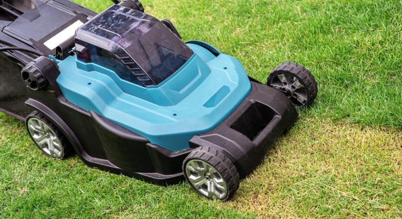 Pénzbírság járhat érte, ha így vágod le a füvet a kertedben, valóban feljelenthetnek