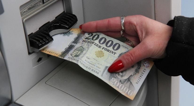 Így szerezd vissza a pénzed – ha a bankautomata benyelte