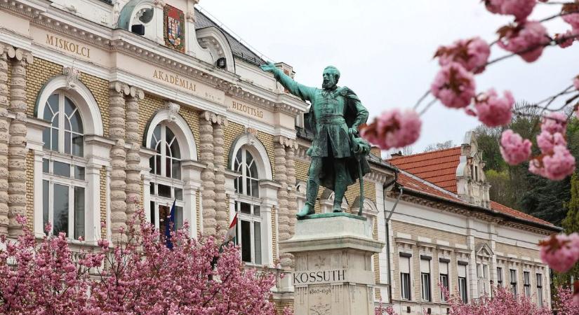 Tipikusan tavaszi, kissé szeszélyes lesz az időjárás holnap Borsodban