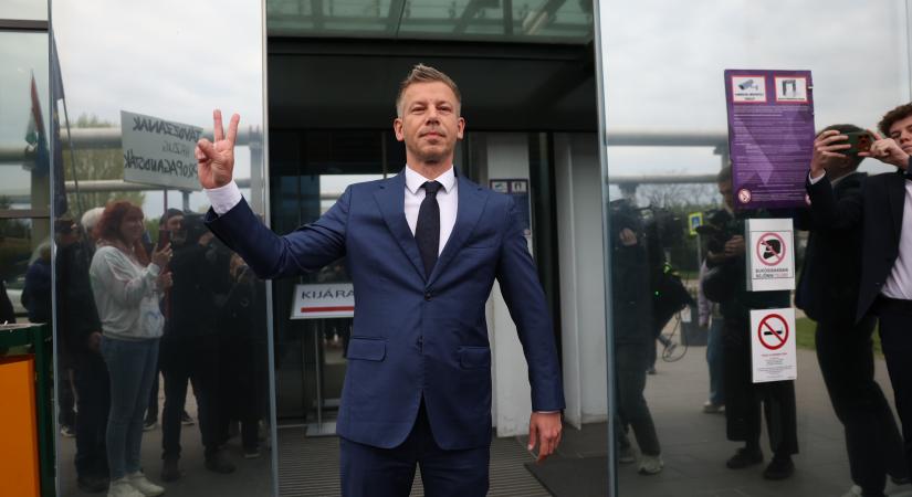 Így érkezett a közmédiába Magyar Péter – fotók