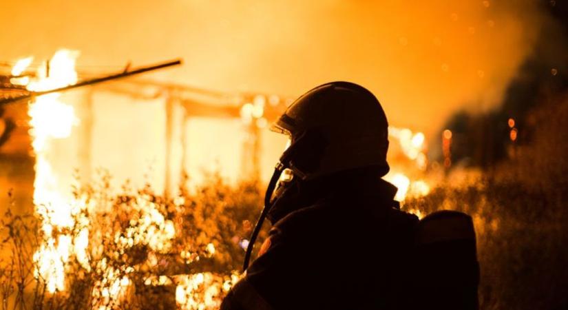 Tűz ütött ki Nyíregyházán! Lángolt a családi ház