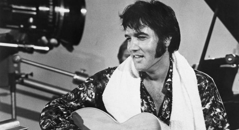 Osztálytársai gyűjtöttek Elvis Presley gitárjára: nagy szegénységben nőtt fel a rock'n'roll királya