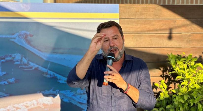 Orbán Viktort éltették a patrióták a Dóm téren