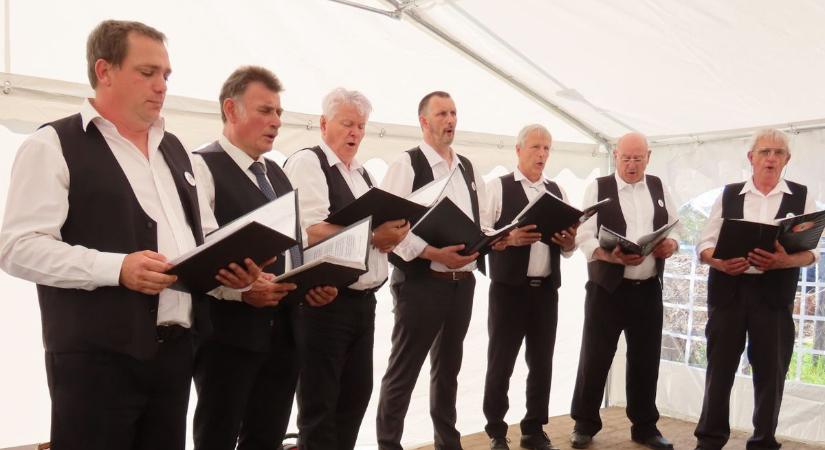 Nótás délutánt rendeztek a mórichidai szőlőhegyen, szállt a dal az Akasztódombon - fotók